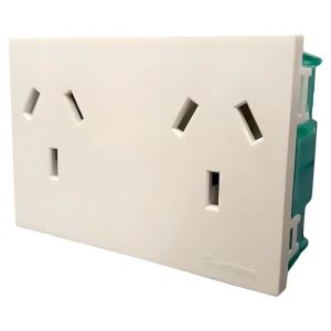 TOMA C/TIERRA DOBLE 10A 220V 3 PATAS PLANAS EASYFIT CAMBRE