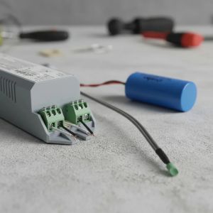 AUXILIAR DE EMERGENCIA UNIVERSAL PARA LED ATOMLUX - Vista 2