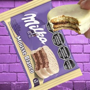 ALFAJOR MILKA MOUSSE TRIPLE BLANCO 55 GR - Vista 2