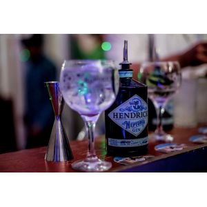GIN HENDRICKS NEPTUNIA 750 ML - Vista 3