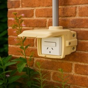 CAJA CAPSULADA EXTERIOR 1 PUNTO Y TOMA 10 AMP C/ TAPA EXTERIOR EXULTT - Vista 4