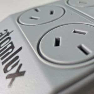 ESTABILIZADOR ATOMLUX R1000C 6 TOMAS CARGADOR USB+USB-C GRIS - Vista 5